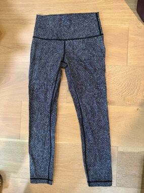 Like New Lululemon High-Waist Patterned Active Leggings - Black & Gray